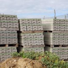 Bases de hormigón valla cerramiento obras