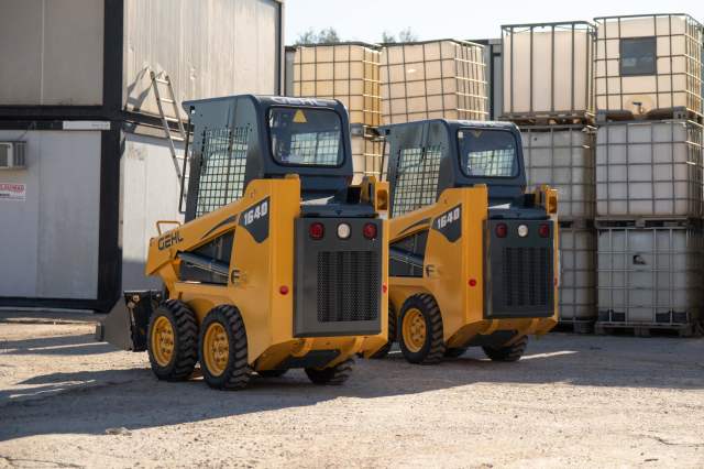Alquiler Mini cargadora  GEHL SL-1640-SX