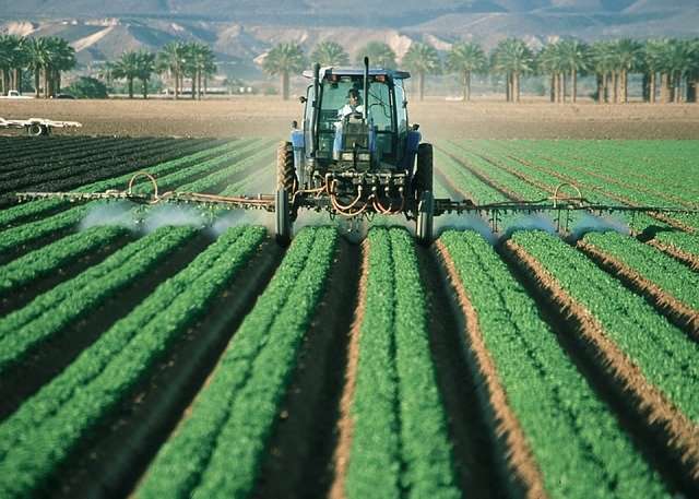 farmer 880567 640 1